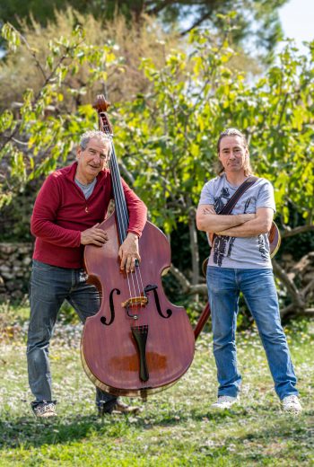 MANUEL HERNANDEZ CHANTE BRASSENS A LA GUITARE A LA CONTREBASSE FREDERIC ROUQUIER